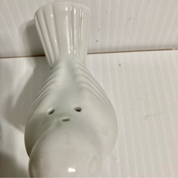 Bird Salt & Pepper Shakers White Pedestal Ceramic 3” x 3.25” - Picture 8 of 16